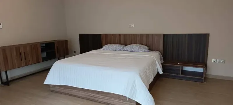Chambre en noyer fabriquée sur mesure — Chambre, D-Allians Abidjan